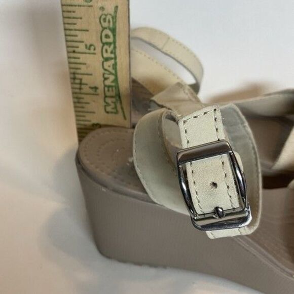 NWOB Crocs Leigh II Ankle Strap Wedge Platform Sandals Women Size 9 Cream/Beige - Picture 5 of 11